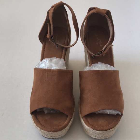 EUC Universal Thread Faux Suede Espadrilles Wedge Cognac Sandals Size 9 - Picture 5 of 12